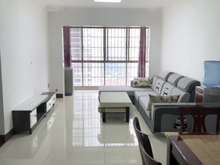 滨江园 三房两厅一卫 精装修 朝南 家具家电齐全